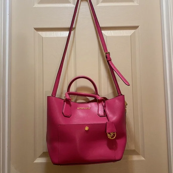 Michael Kors Fuchsia Leather Medium Tote pre-loved. - Picture 2 of 13